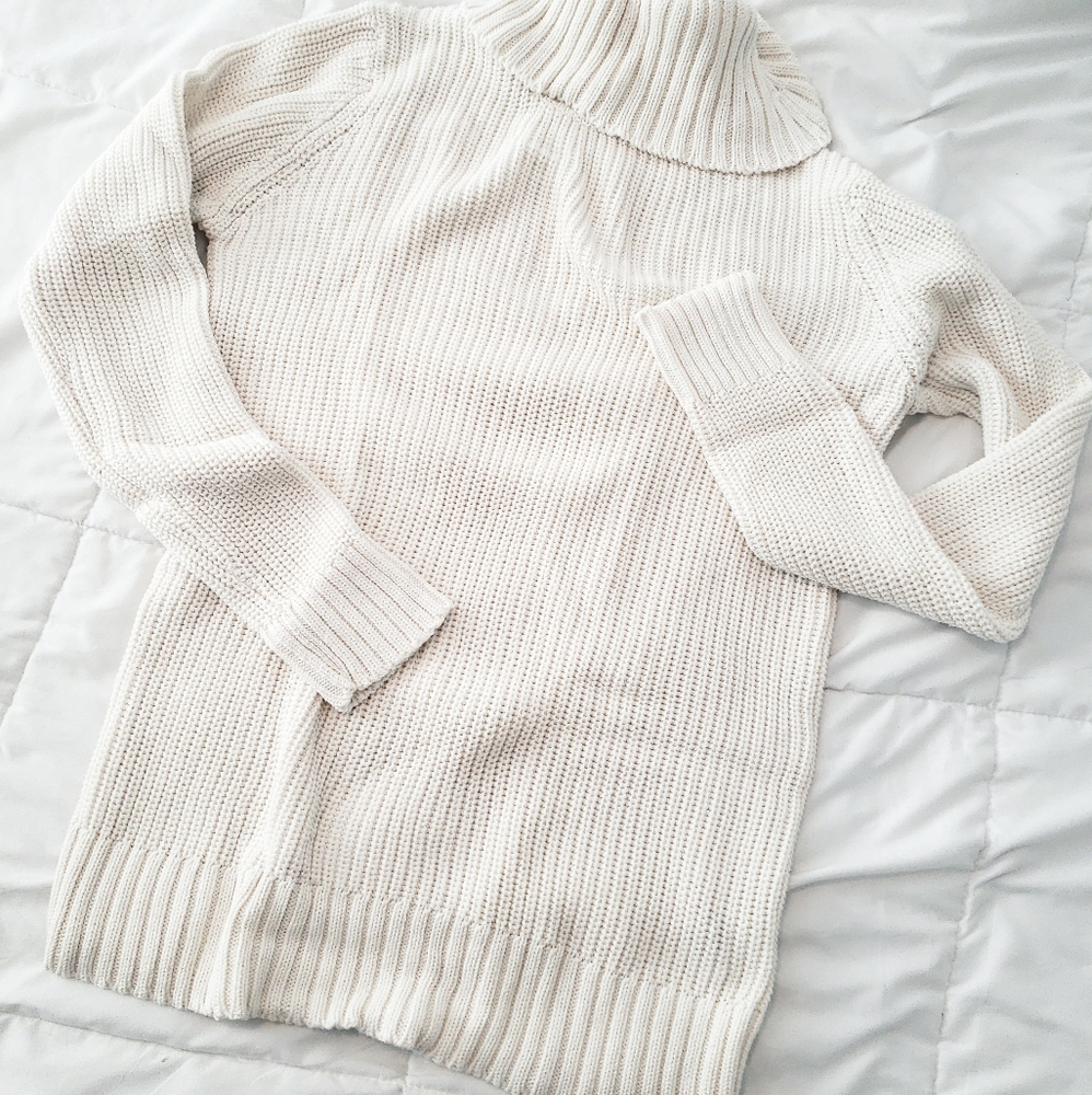 Cozy 🤍 Turtleneck - Picture 2 of 6